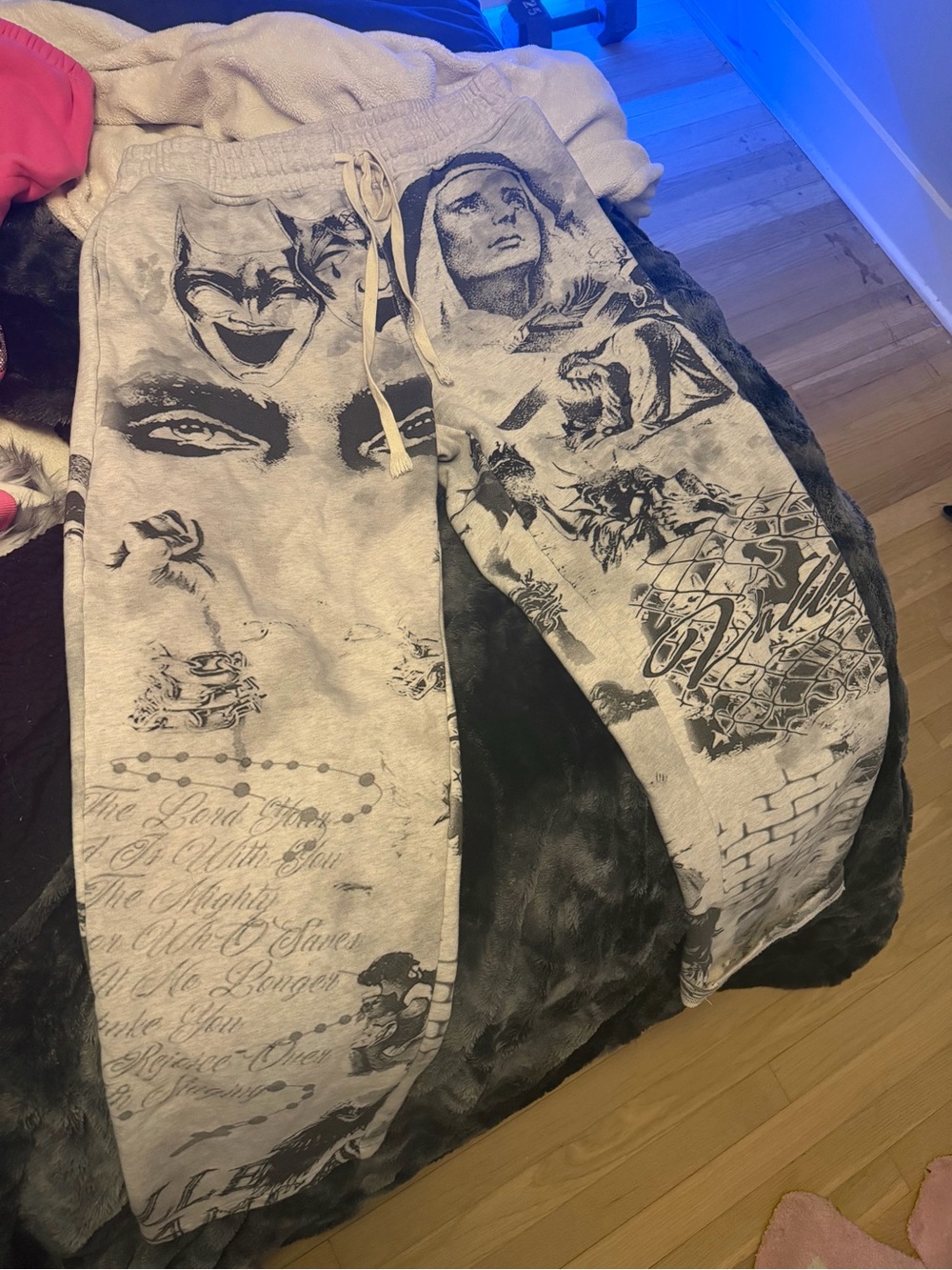 vale forever mural sweatpants